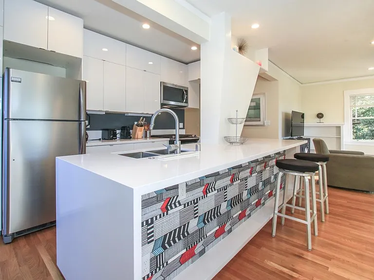 2403 Hillside Ave — Photo 3