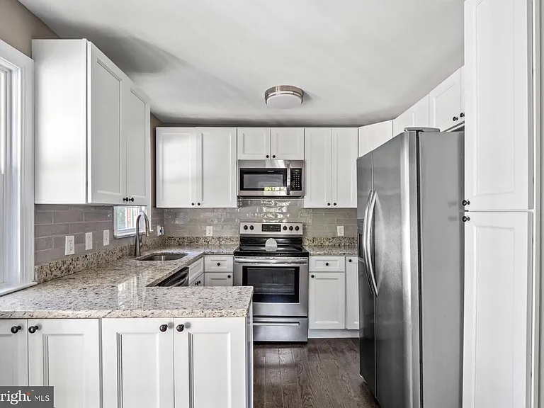 2617 E Maple St — Photo 1
