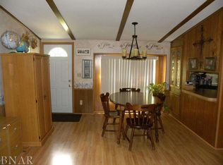 125 E Clay St, El Paso, IL 61738