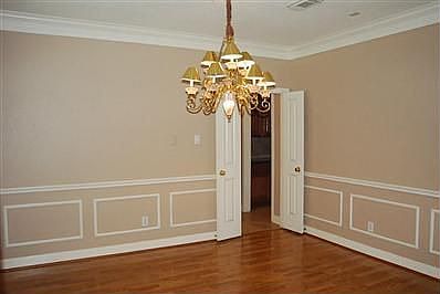3rd image of 12 Twin Valley Dr