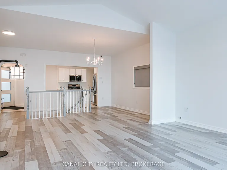6 Colton Ave — Photo 11
