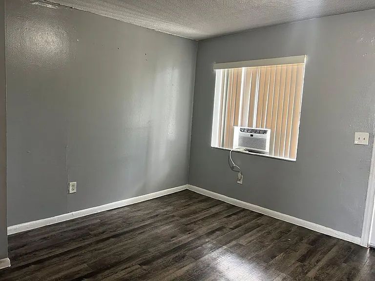 St George Apartments — Photo 35
