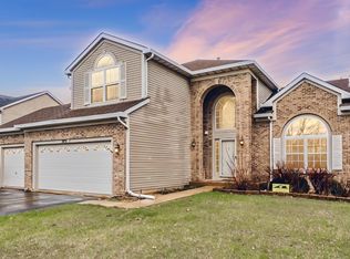 382 Foxborough Trl, Bolingbrook, IL 60440