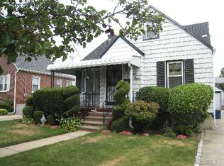 64 Stephen Ave, New Hyde Park, NY 11040