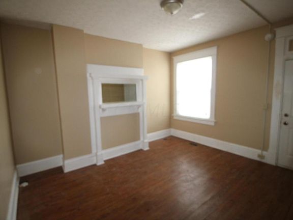 3rd image of 409 E Welch Ave