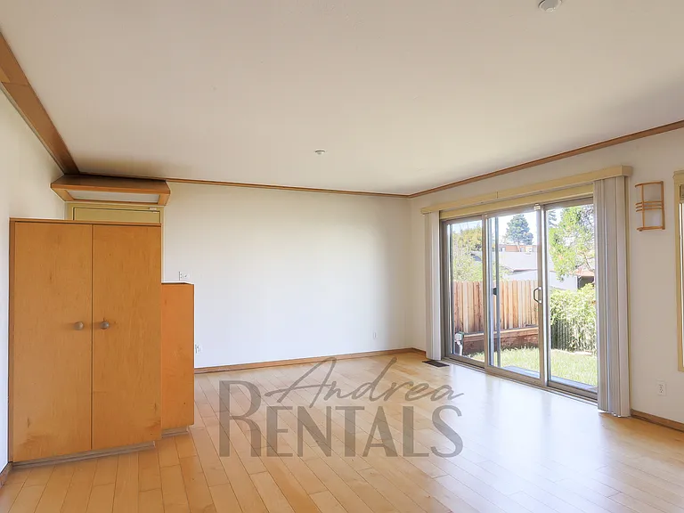 1735 Elm St — Photo 11