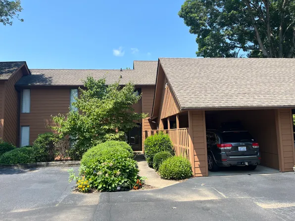 6 Village Dr, Asheville, NC 28803