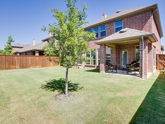 2nd image of 1624 Presley Way