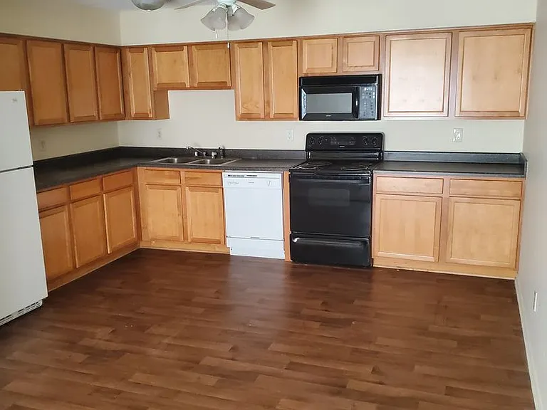 Affordable Grimes apartments minutes from everything! — Photo 7