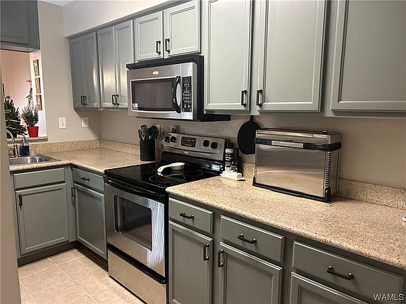 2nd image of 3218 Veterans Memorial Pkwy APT 3305