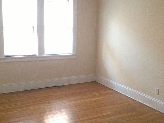 4th image of 3411 Kensington Ave #2907386