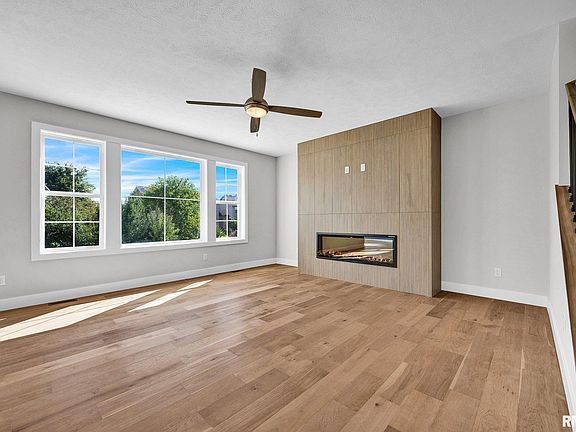 4th image of 2508 W Arden Way
