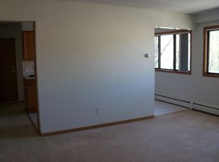 625 Ravoux Rd APT 10, Chaska, MN 55318