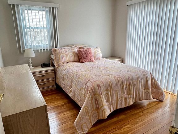 5th image of 213 Saint Johns Pl