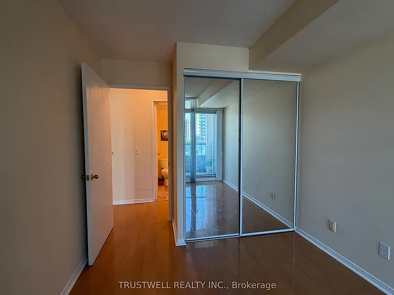 238 Doris Ave #902 — Photo 7