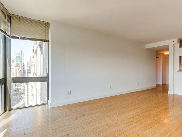 800 6th Ave #19D — Photo 5