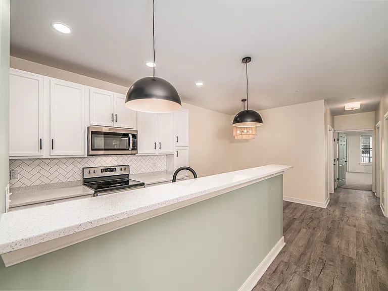 2221 Pretty Lake Ave — Photo 44