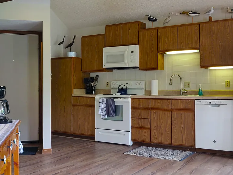 1082 Rachel Rd — Photo 11