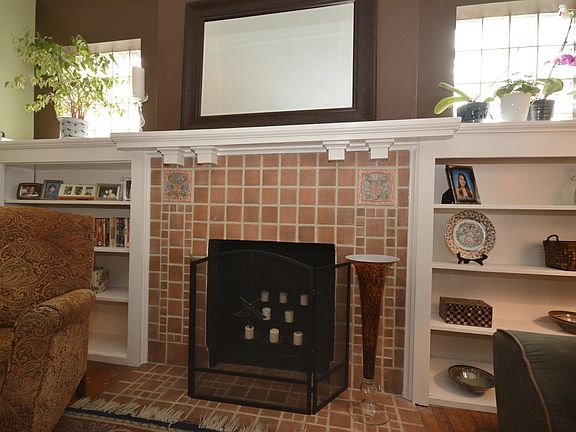 Fireplace w/built-ins