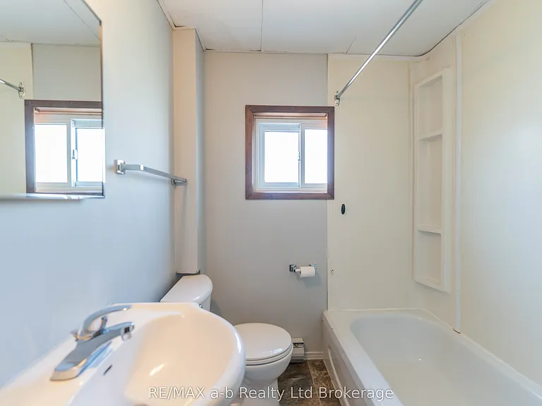 10 McKenzie St #A — Photo 13