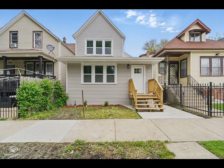 7227 S Paulina St — Photo 1