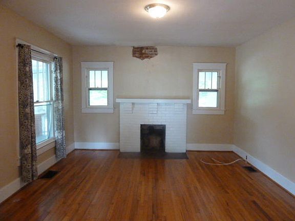 5th image of 400 Midlake Dr