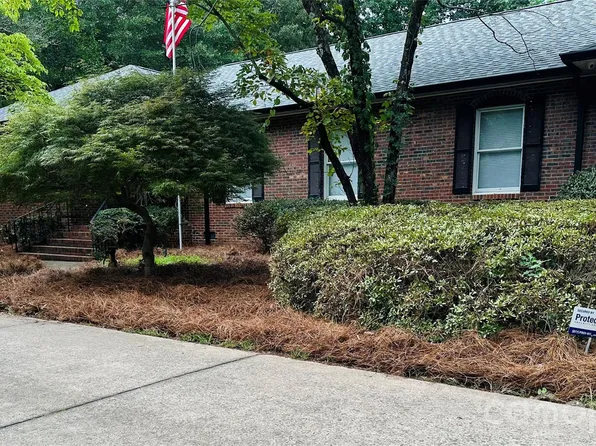 111 Forest Hills Dr, Mount Holly, NC 28120