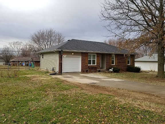 2nd image of 613 S Daniel Ln