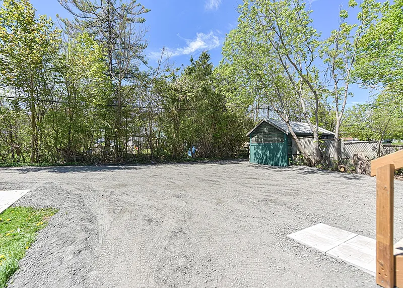 177 Parkview Ave. — Photo 3