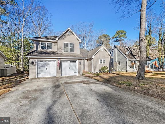 2nd image of 8 Edgewood Dr