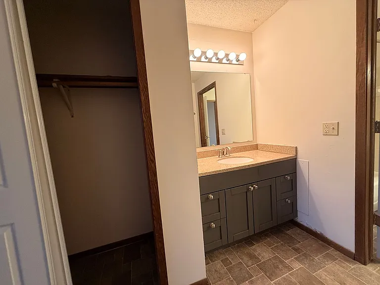 Wingra West Apartments — Photo 18
