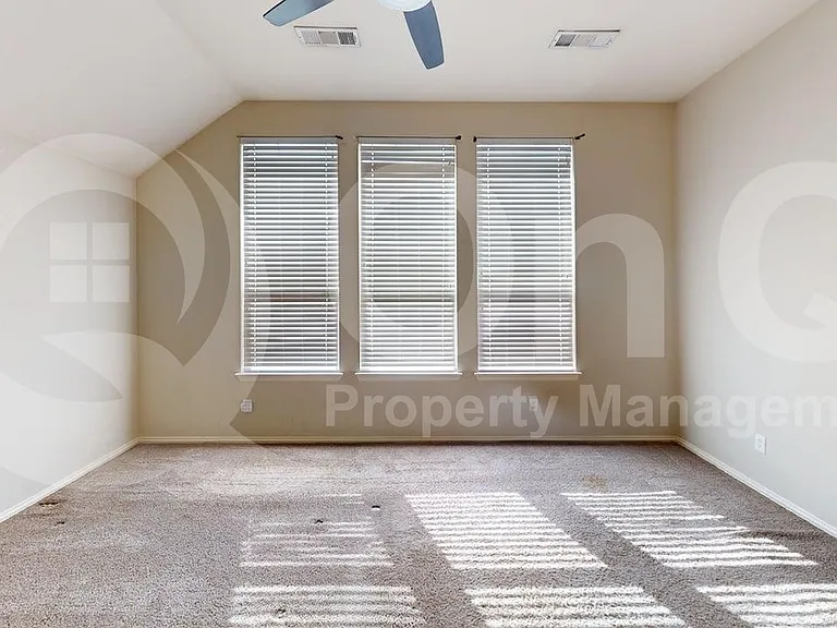 413 Driftwood Ct — Photo 15