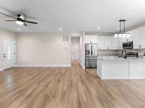 3rd image of 39 Cove Ln