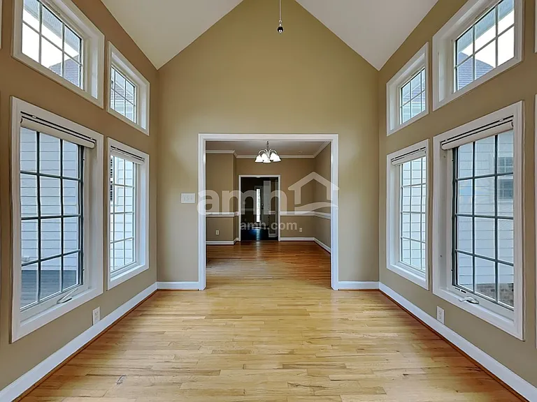 7904 Willow Croft Dr — Photo 6