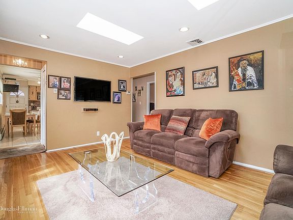 4th image of 40 Westbury Ave