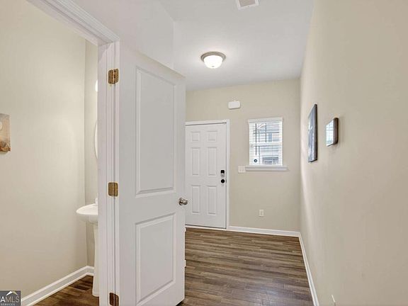 4th image of 4918 Lower Elm St #1