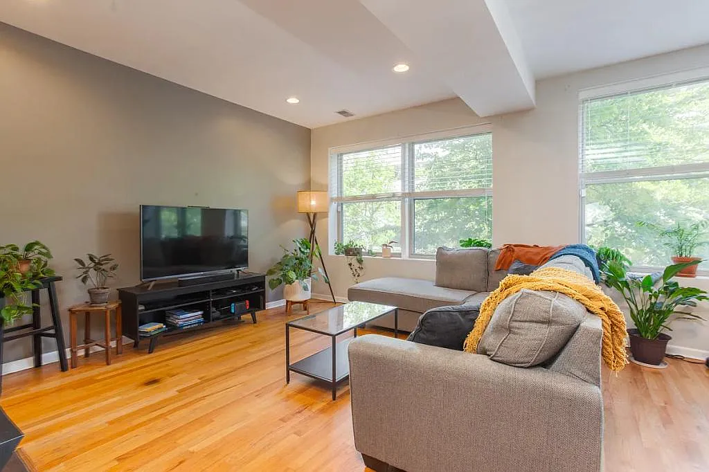 819 W Eastwood Ave, Unit 1E — Photo 3