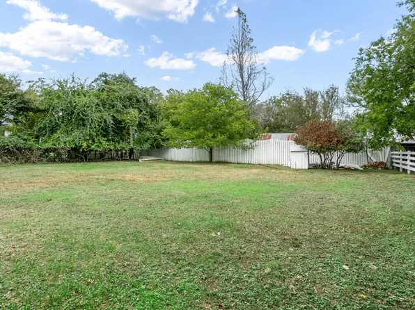 404 Fulton St, Fredericksburg, TX 78624