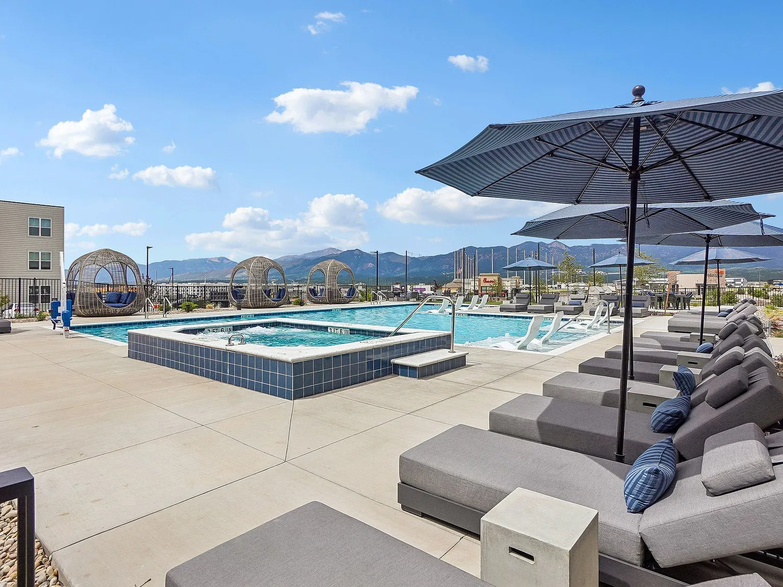 Switch Luxury Apartments — Photo 1