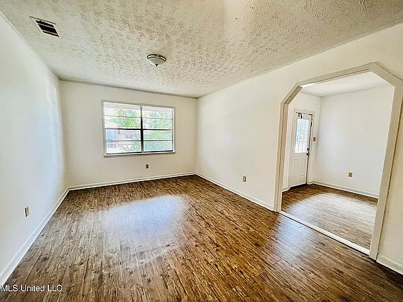 2nd image of 114 Deanna St