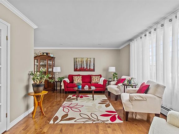 5th image of 37 Rutledge Crescent