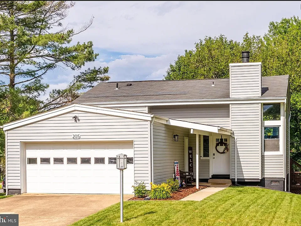 205 Magnolia Ct