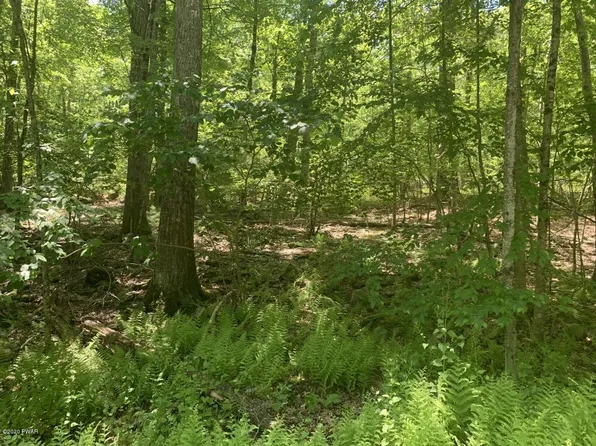 92 Sec Dr #2, Dingmans Ferry, PA 18328