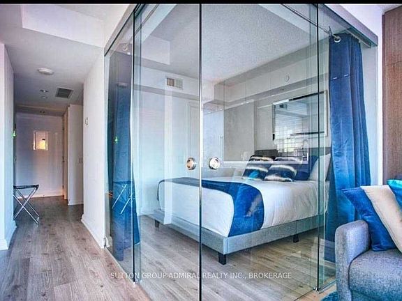 5th image of 155 Yorkville Ave #701