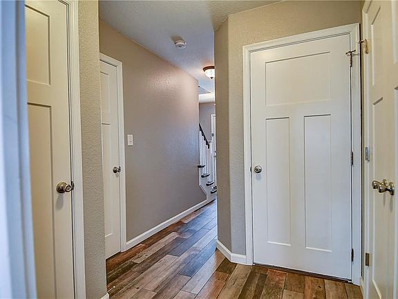4th image of 624 Foster Ln