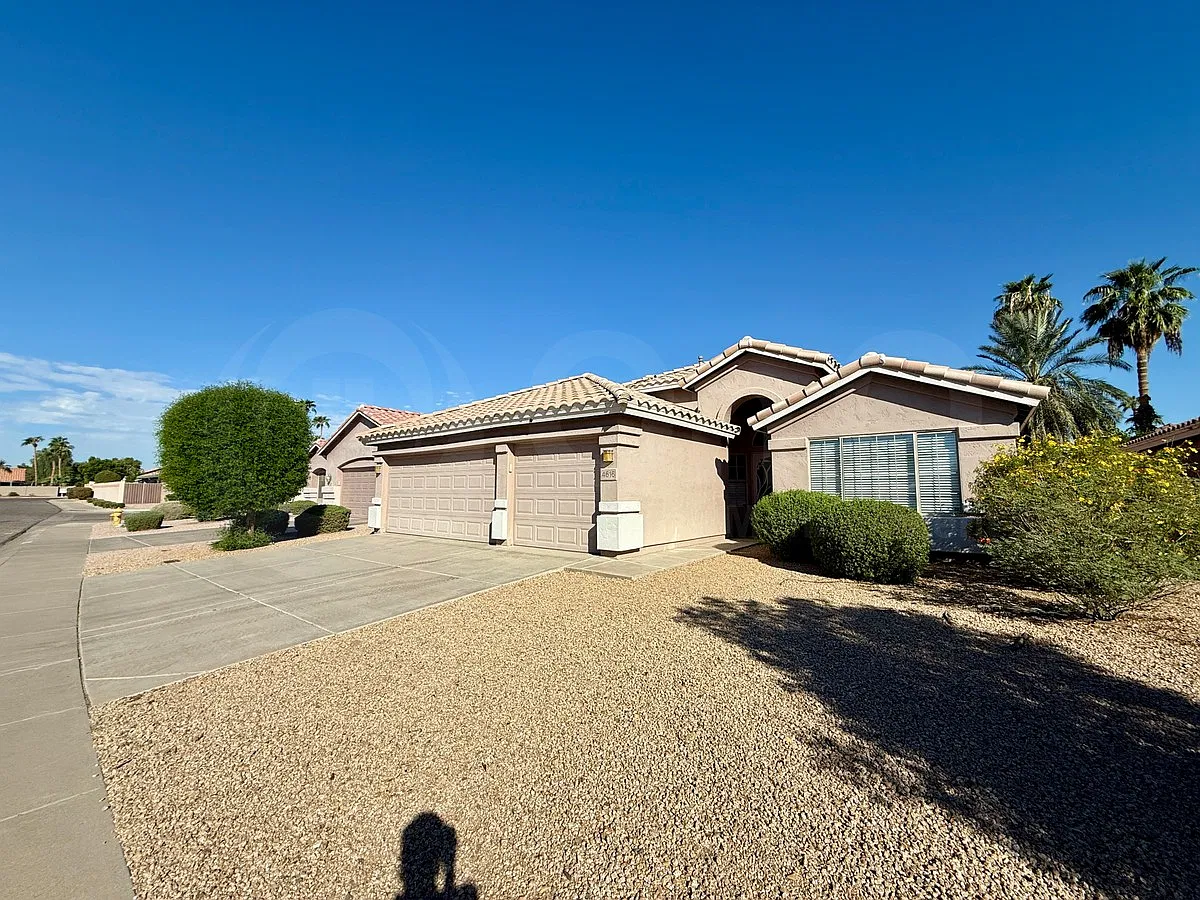 4 bed, 2.0 bath, 1890 sqft, $2,395 — Photo 2