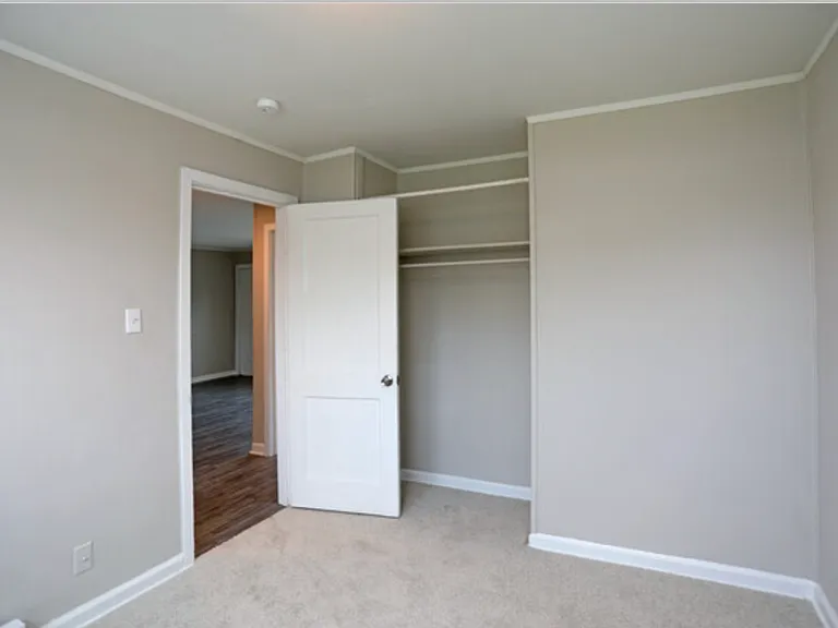 215 East Dr #E — Photo 9