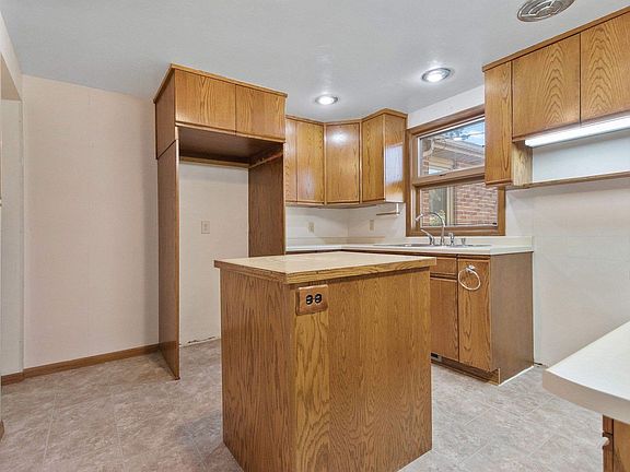 4th image of 1468 Langlade Ave