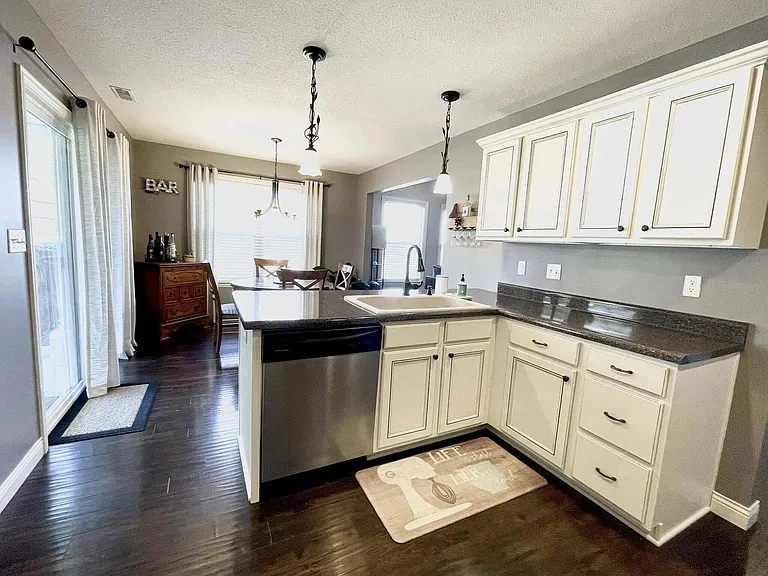 401 E Honey Ln — Photo 5