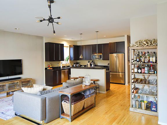 3rd image of 1717 W North Shore Ave Unit 3E